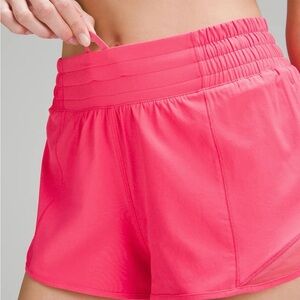 Lululemon Women's Lip Gloss Hotty Hot Athletic Shorts 2.5 inseam